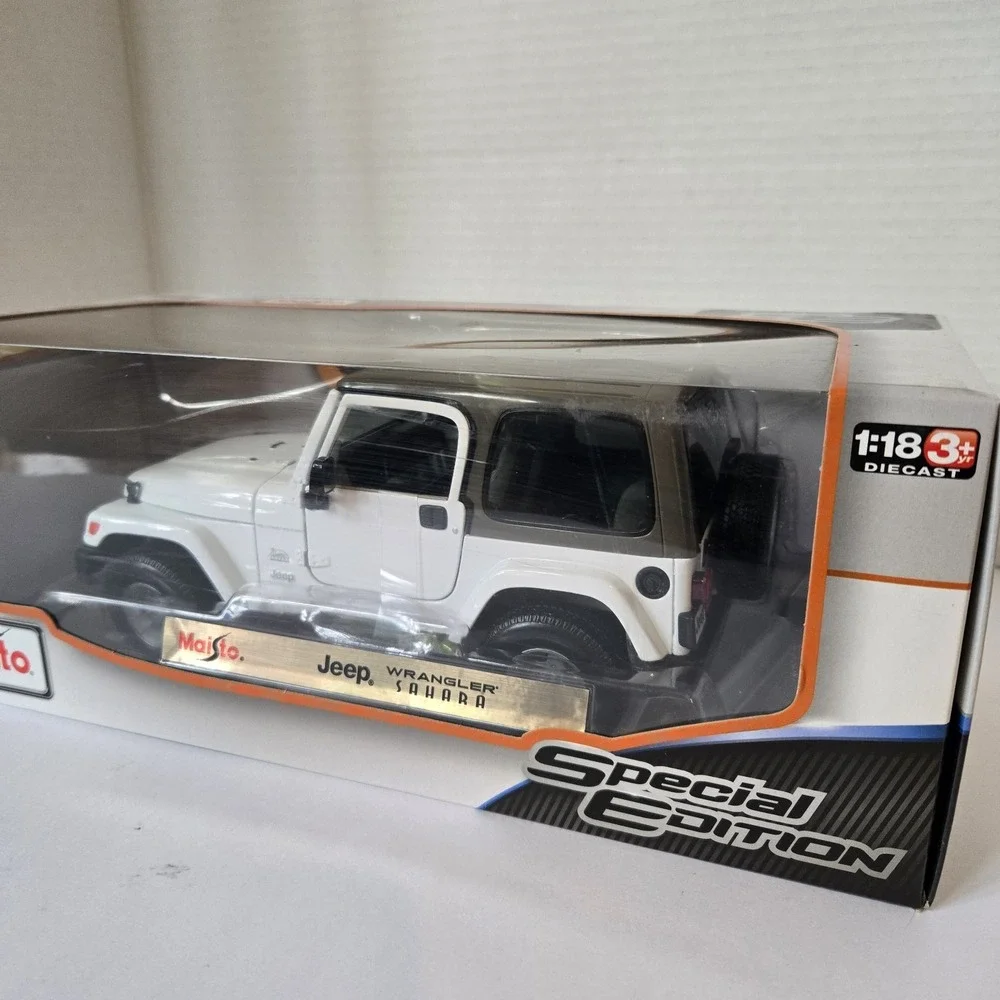 2013‎ NEW IN BOX RARE MAISTO Jeep Wrangler Sahara White 1:18 Special Edition SE!